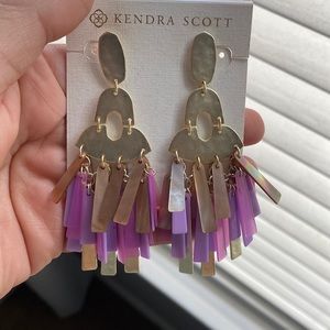 Kendra Scott Pink Abalone Kitty Earrings in EUC